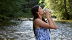 8 cosas que le pasarán a tu cuerpo si bebes solo agua durante un mes