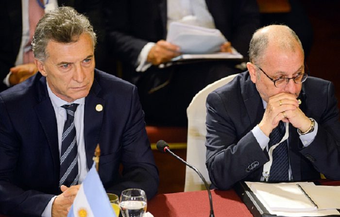 Mauricio Macri, presidente de Argentina, izquierda, y Jorge Faurie, ministro de Relaciones Exteriores de Argentina, (Santiago Mazzarovich/Bloomberg a través de Getty Images)