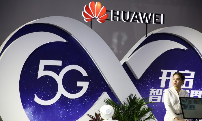 Un logotipo fuera del stand de Huawei en el GSMA Mobile World Congress 2019 en Barcelona, España el 26 de febrero de 2019. (David Ramos/Getty Images)