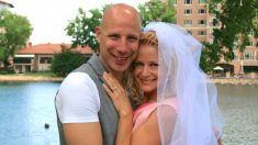 Esta pareja se casa 24 veces y convierte su matrimonio en una verdadera aventura
