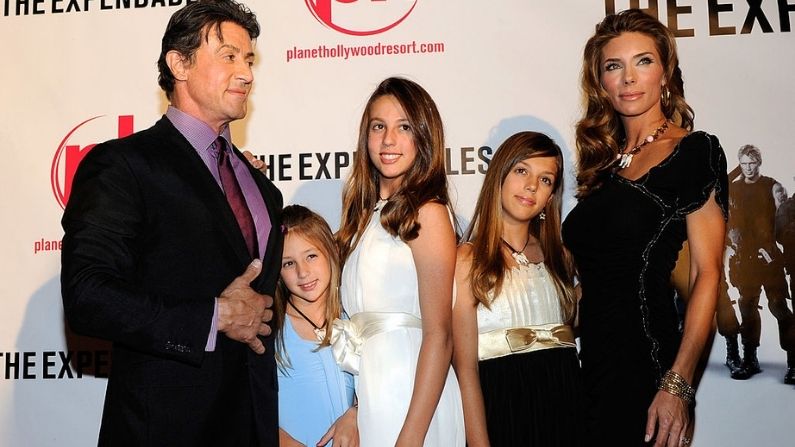 El actor Sylvester Stallone, sus hijas Scarlet Rose, Sophia Rose, Sistine Rose y su esposa Jennifer Flavin. (Ethan Miller / Getty Images)