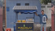 Venezolano exiliado inventa un popular carrito con energía solar para pasteles calientes