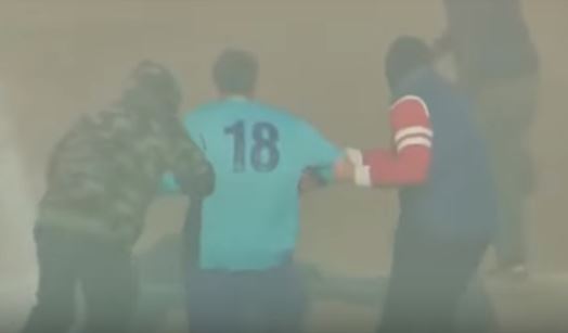 Momentosen que dos hombre encapuchados y armados se llevan al jugador Ignazio Barbagaglio (Captura de vídeo)