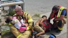 Bomberos consuelan a 2 niños tras sufrir un accidente: «La compasión es como la medicina»