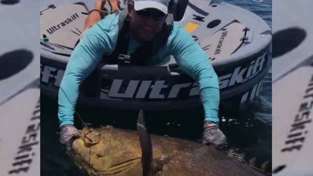 Vídeo: Hombre pesca monstruoso pez Goliat con una caña rota, ¡imposible!