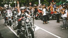 Hombre moribundo deseaba oír una Harley por última vez y más de 100 motociclistas rodearon su casa