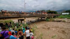 Cierre de frontera venezolana no frena el éxodo y lo hace más peligroso, dice ACNUR