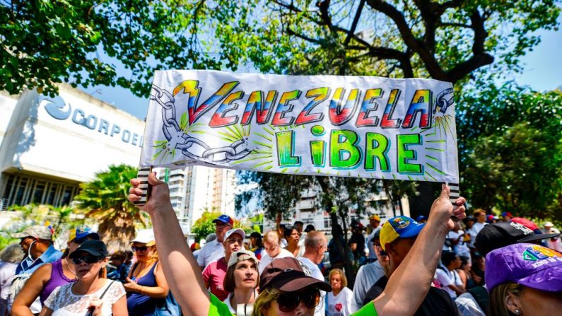Manifestación en Caracas contra el régimen socialista de Nicolás Maduro, el 6 de abril de 2019. (MATIAS DELACROIX/AFP/Getty Images)