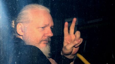 Assange comparece al inicio de su juicio de extradición a EE.UU. por espionaje