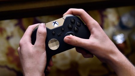 Niño de 13 años compra en secreto un auto para su mamá a cambio de su Xbox