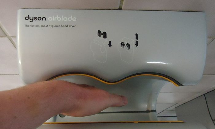 Un secador de manos Dyson (Tomwsulcer / Creative Commons CC0 1.0 Universal Public Domain Dedication.)