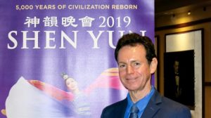 El concertista de piano clásico Eric Le Van elogia los esfuerzos de Shen Yun por recuperar las tradiciones