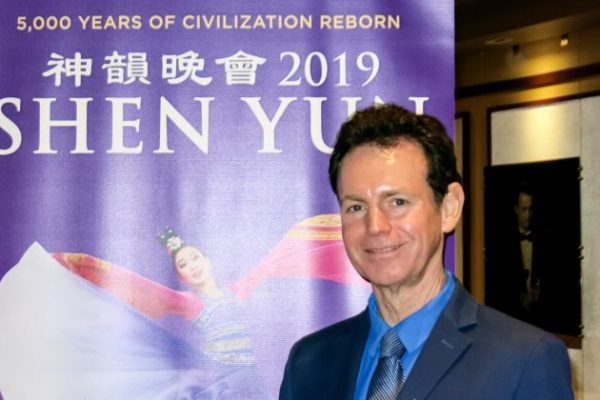 El concertista de piano clásico Eric Le Van elogia los esfuerzos de Shen Yun por recuperar las tradiciones
