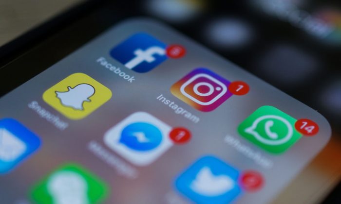 Imagen ilustrativa mostrando aplicaciones para Facebook, Instagram, Twitter y otras redes sociales en un smartphone. (Chandan Khanna/AFP/Getty Images)