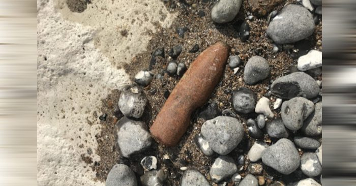 Foto de la presunta bomba sin detonar descubierta en ‘Beachy Head’, que fue compartida por las autoridades en un comunicado de prensa el 20 de mayo de 2019. (Agencia Marítima y de Guardacostas)