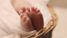 Bebé que nació a las 27 semanas sobrevivió a una rara condición que mató a su gemelo