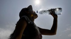 Joven estrella youtuber que es alérgica al agua, no puede llorar, ni bañarse