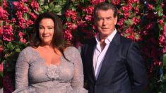 La historia de amor de Pierce Brosnan, el agente 007, y su secreto para un matrimonio largo y feliz