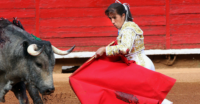 La torera mexicana Hilda Tenorio, se presenta en la Plaza de Toros de la Ciudad de México el 28 de febrero de 2010. Foto debe leer STR/AFP/Getty Images.