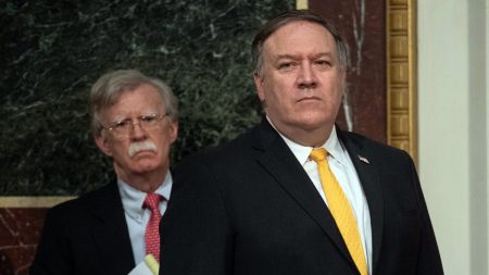 Pompeo y Bolton se reúnen en el Pentágono para hablar de Venezuela