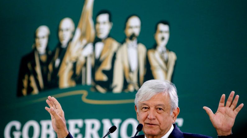 El presidente mexicano Andrés Manuel López Obrador habla durante su conferencia de prensa matutina en las instalaciones del Air College en Zapopan, estado de Jalisco, México, en una imagen de archivo. (ULISES RUIZ / AFP / Getty Images)