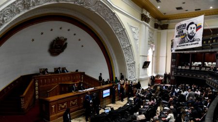 Asamblea Nacional ratifica a Guaidó como presidente “hasta el cese de la usurpación”