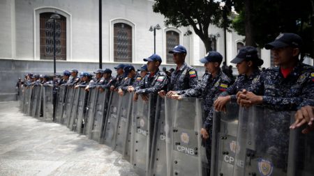 Diputado venezolano Gilber Caro es liberado tras casi dos meses detenido sin acusación formal