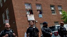 EE.UU. desaloja activistas y Venezuela recupera su embajada en Washington