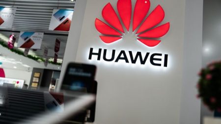 La biografía del CEO de Huawei revela cómo la empresa se convirtió en un gigante tecnológico con el apoyo del Estado chino