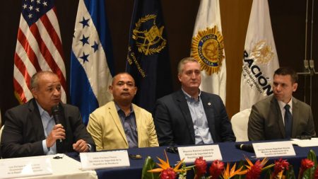 EE.UU. y Guatemala firman acuerdo de cooperación para frenar tráfico humano y redes criminales