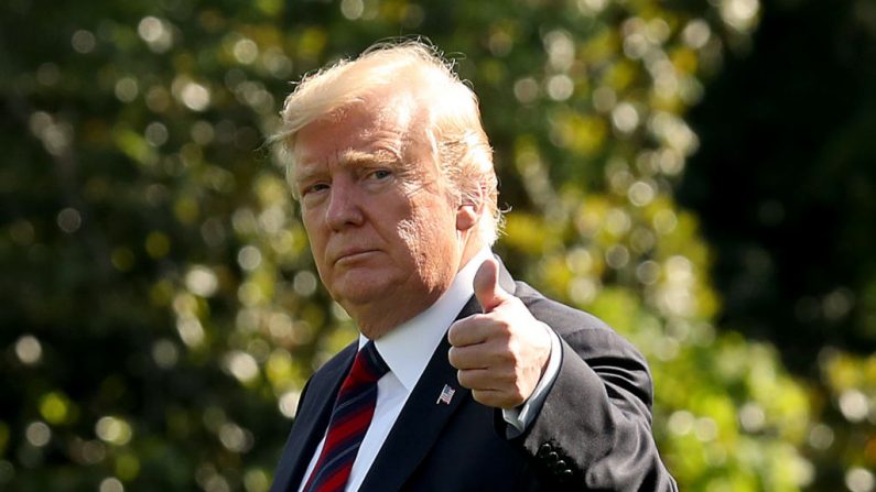 El presidente de los Estados Unidos, Donald Trump, mientras sale de la Casa Blanca el 16 de mayo de 2019 en Washington, DC. (Mark Wilson/Getty Images)
