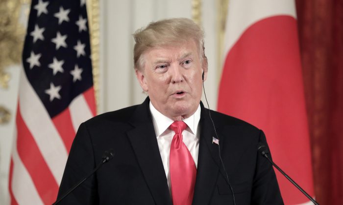 El presidente de los Estados Unidos, Donald Trump, habla durante una conferencia de prensa con Shinzo Abe, primer ministro de Japón, no fotografiado, en el Palacio de Akasaka el 27 de mayo de 2019 en Tokio, Japón. (Kiyoshi Ota - Piscina / Getty Images)