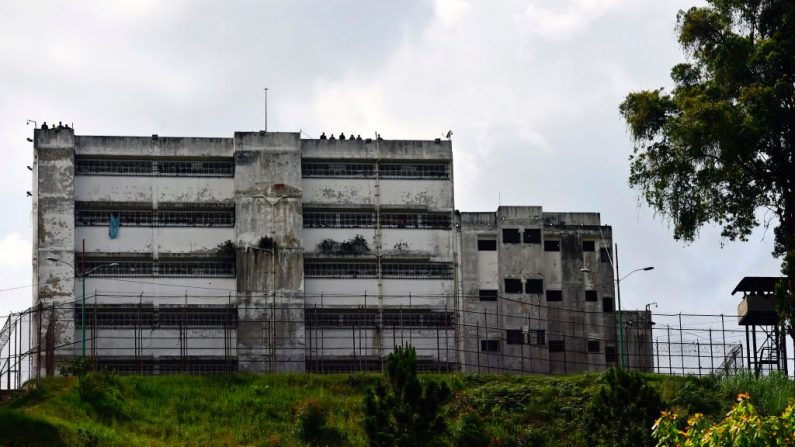 Vista de la penitenciaría de Ramo Verde en Los Teques, a 30 km al este de Caracas. Foto de RONALDO SCHEMIDT/AFP/Getty Images.
