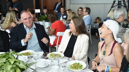 La despidieron por dar un almuerzo gratis y ahora un gran chef le ofrece un contrato