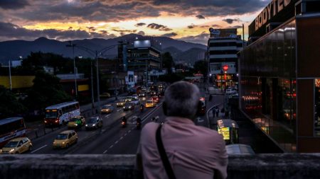 Expertos creen que mayoría de exiliados venezolanos no regresará aunque Maduro caiga