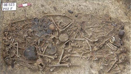 Develan el misterio de una tumba de 5000 años con 15 familiares asesinados