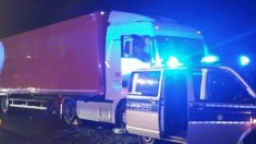 ‘Héroe’ se sube a un camión en movimiento después de que muere el conductor