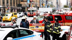Se estrella un helicóptero contra un rascacielos en Nueva York: 1 muerto