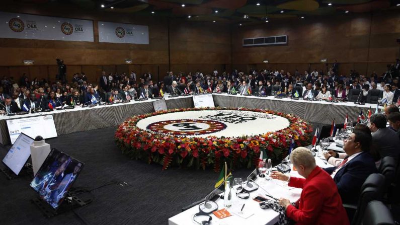 Vista general de la reunión del Grupo de Revisión de la Implementación de Cumbres (GRIC) este jueves, durante la 49 Asamblea General de la OEA, en Medellín (Colombia). EFE
