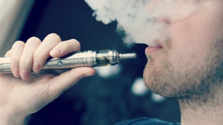 Séptima muerte en EE. UU. por enfermedad pulmonar relacionada con el vapeo, gobierno acelera investigación