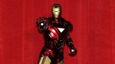 El «cazador de mitos» se da el gusto de crear un Iron Man de la vida real que vuela y resiste balas
