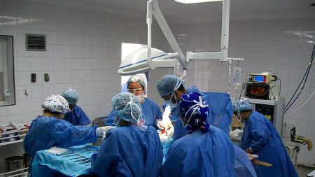 PCCh ofrece cirugías de corazón gratis a 10 niños extranjeros, y provoca ira de la opinión pública