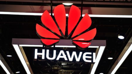 Huawei espera USD 30.000 millones menos de ingresos por el veto de EE. UU.