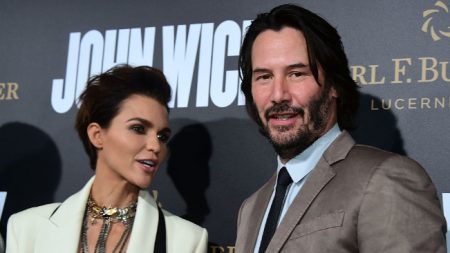 Fans elogian a Keanu Reeves por su muestra de respeto al fotografiarse con mujeres