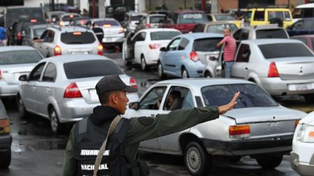 Venezuela sin gasolina: dos estados inician plan de racionamiento