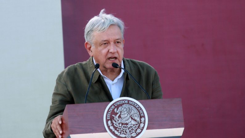 El presidente mexicano Andrés Manuel López Obrador habla durante un mitin de unidad el 8 de junio de 2019 en Tijuana, México. (Créditos: Sandy Huffaker/Getty Images)