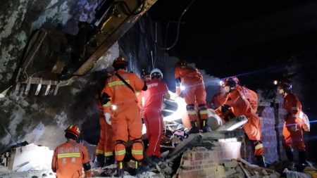 Terremoto en Sichuan, China, deja 12 muertos, un centenar de heridos y miles de edificios dañados