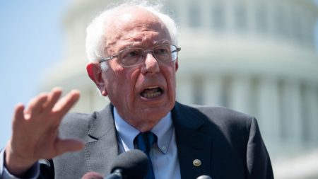 Con Sanders, EE.UU. terminará como Venezuela: fundadores de Home Depot