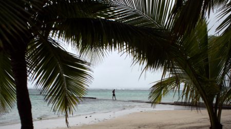 «Todo sangraba»: Mujer dice que fue envenenada en resort dominicano donde murieron tres personas