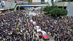 Se intensifican las protestas en Hong Kong fuera de la comisaría de policía